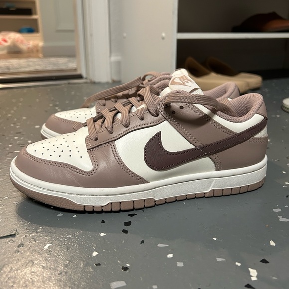 Nike Low Dunk Women's 'Diffused Taupe' - Picture 5 of 6